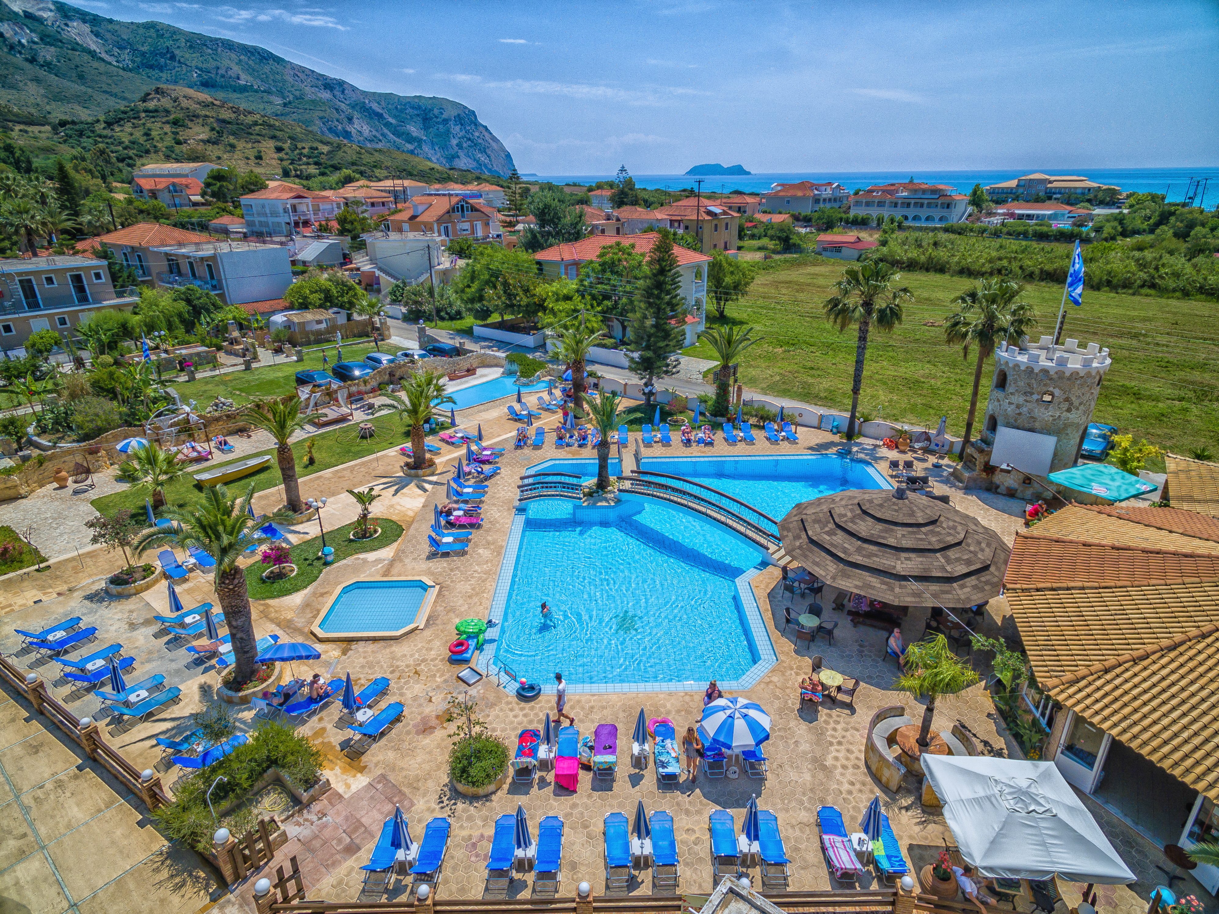 antonis apartments pool bar