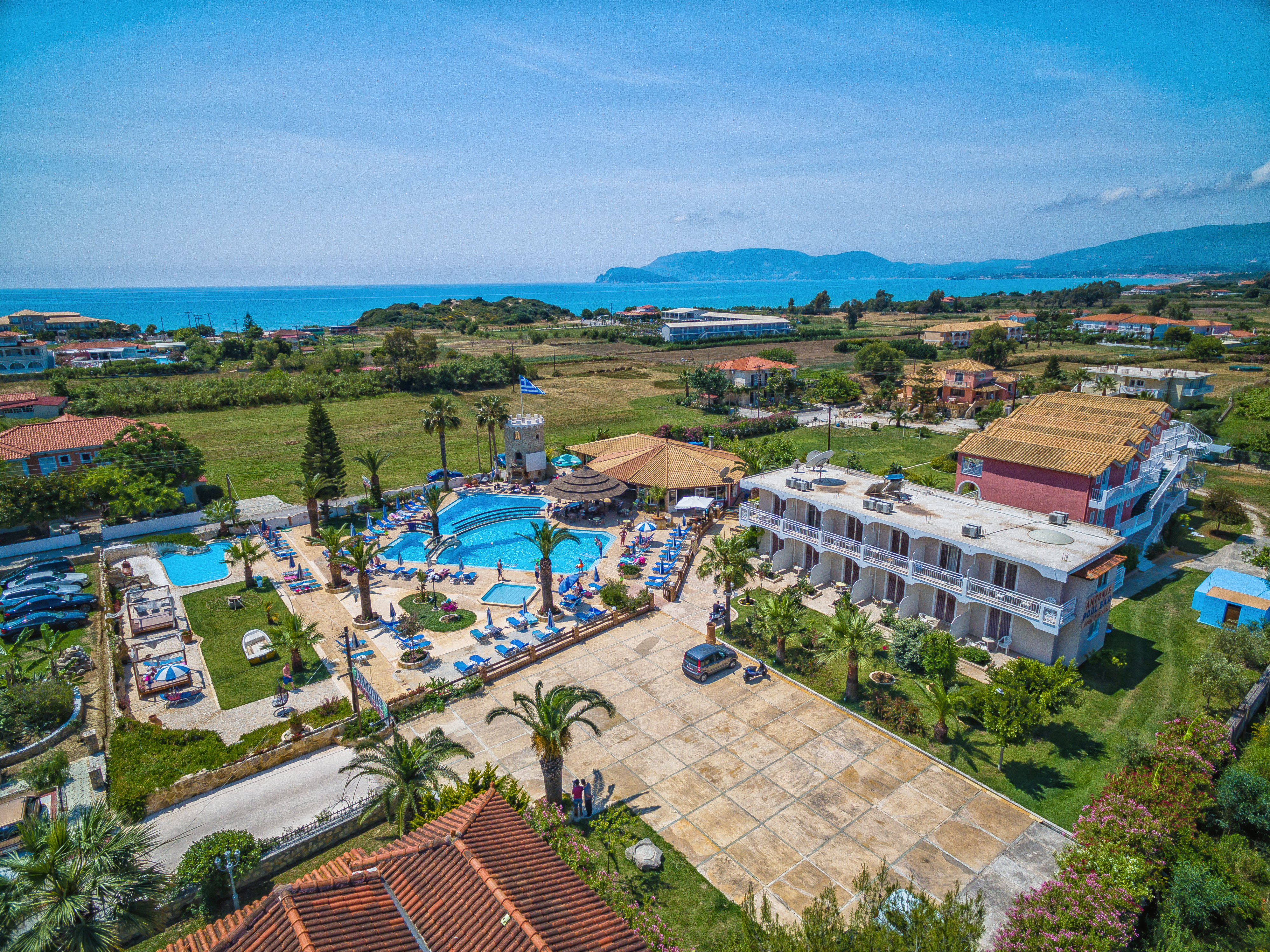 antonis apartments pool bar