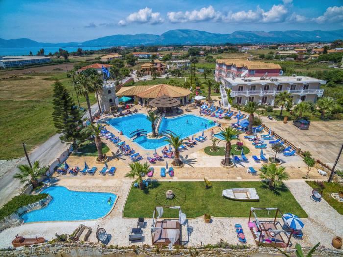 antonis apartments pool bar