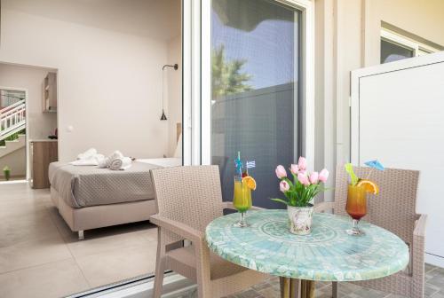 antonis apartments pool bar