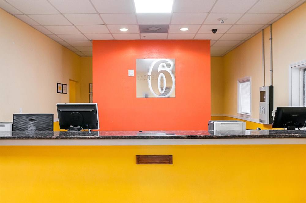 Motel 6 New Orleans, La - Near Downtown,New Orleans>>French Quarter,2 star