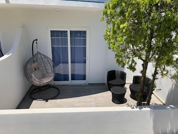 elpida beach studios