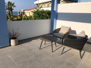 elpida beach studios