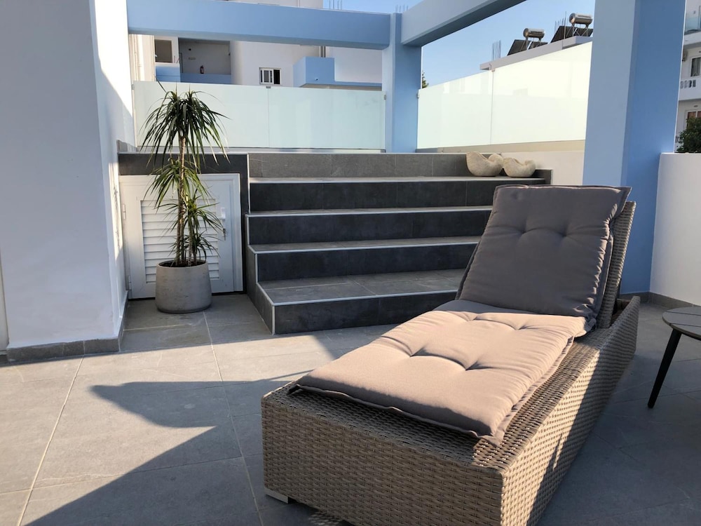 elpida beach studios
