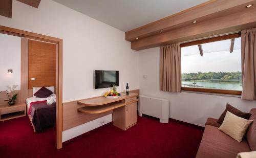 Hotel Corvus Aqua,Orosháza>>Hodmezovasarhely,4 star