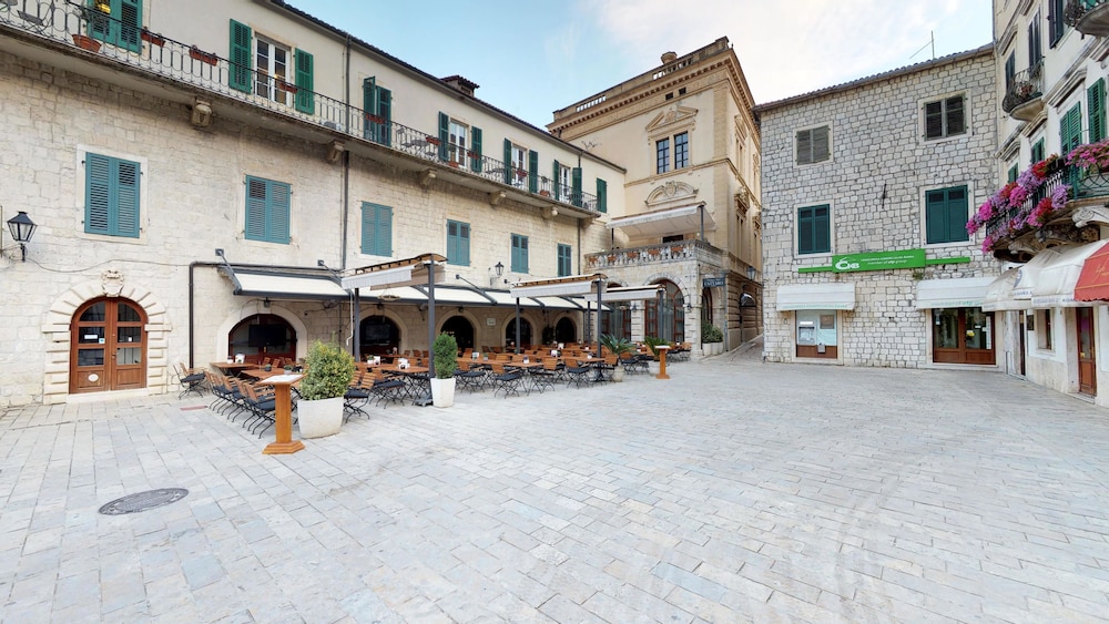 historic boutique hotel cattaro