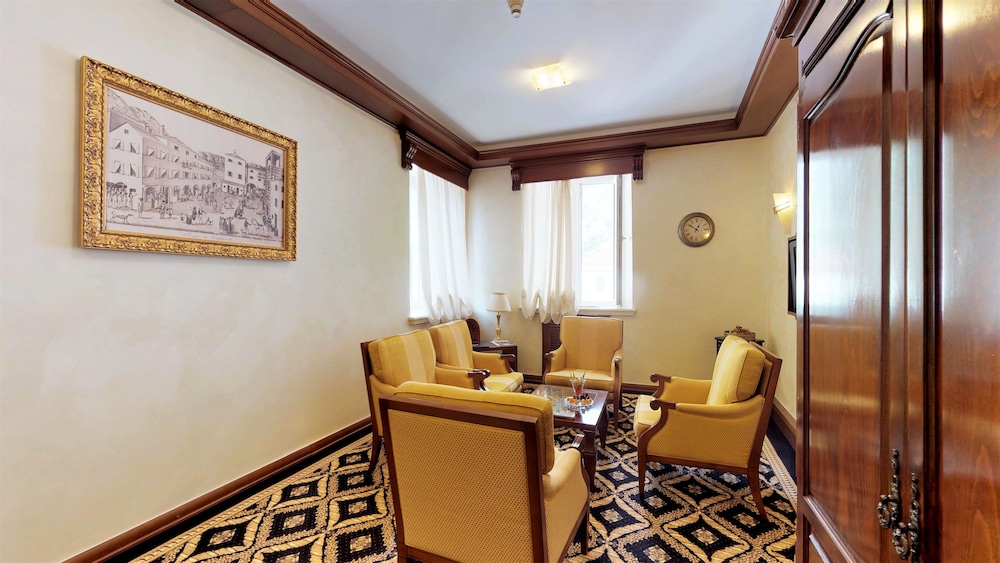 historic boutique hotel cattaro