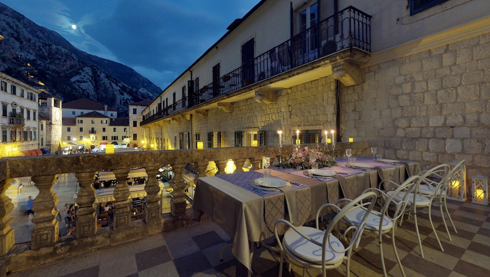 historic boutique hotel cattaro