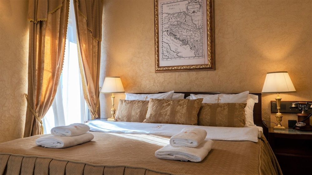 historic boutique hotel cattaro