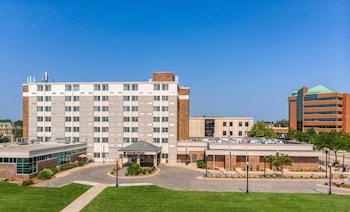 doubletree by hilton neenah