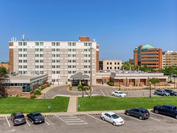 doubletree by hilton neenah