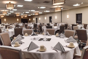 doubletree by hilton neenah