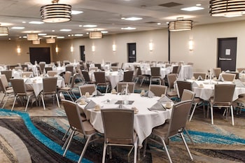 doubletree by hilton neenah