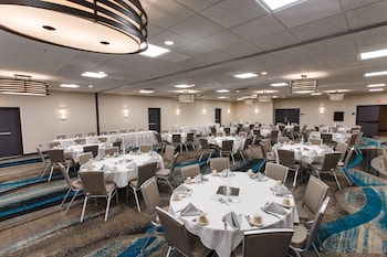 doubletree by hilton neenah