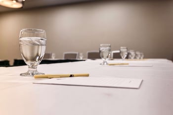 doubletree by hilton neenah