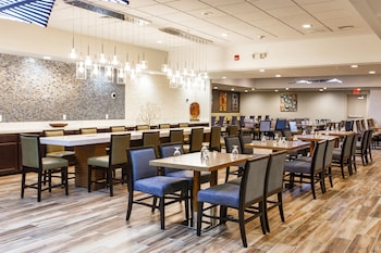 doubletree by hilton neenah