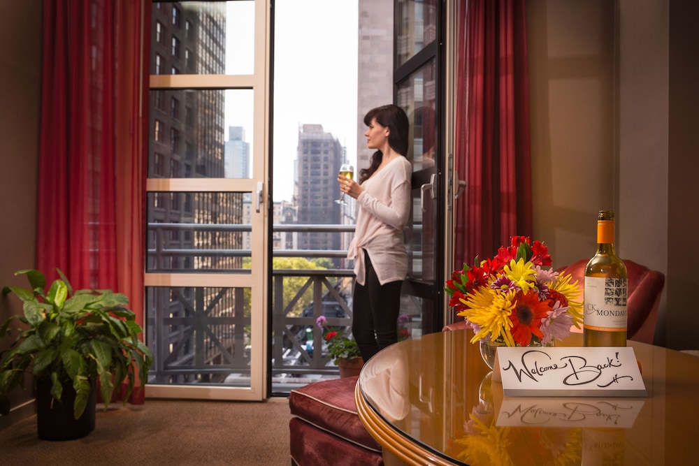 hotel giraffe by library hotel collection