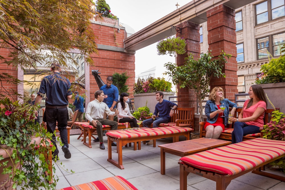 hotel giraffe by library hotel collection