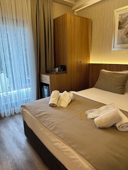 hotel ravi