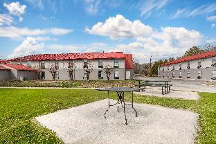 red roof inn and suites newport news