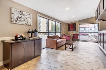 Red Roof Inn & Suites Newport News,Virginia>>Newport News,2 star