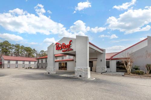 red roof inn and suites newport news