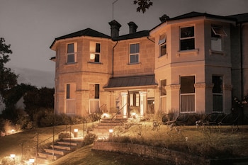 leighton townhouse adults only