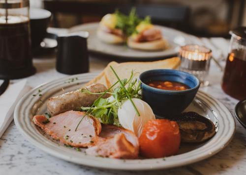 leighton townhouse adults only