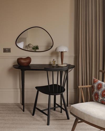 leighton townhouse adults only