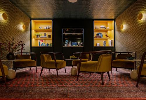 leighton townhouse adults only