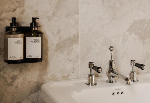 leighton townhouse adults only
