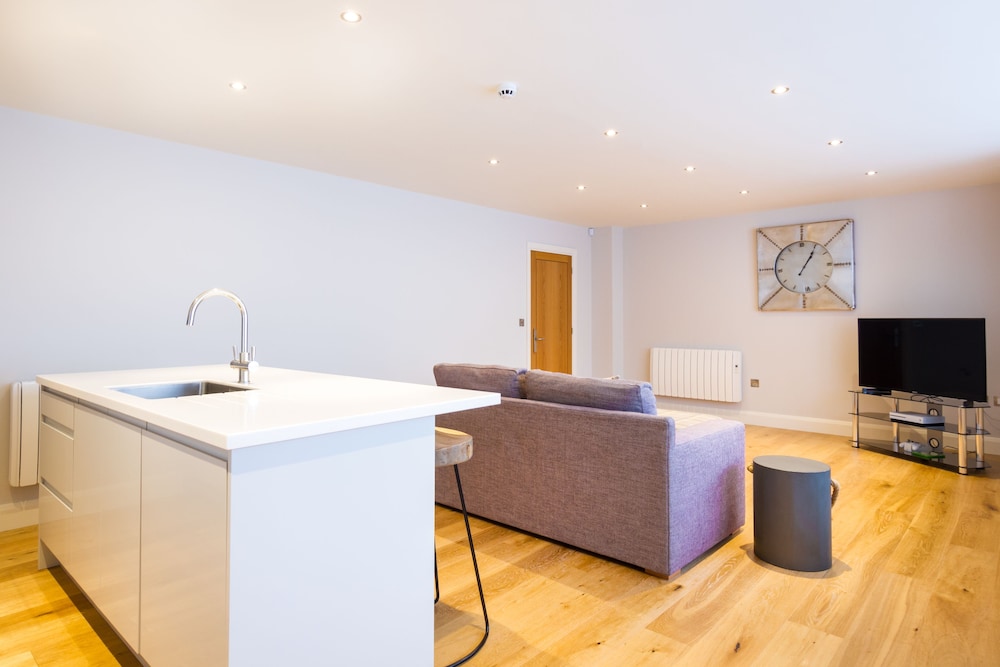white hart hotel and apartments