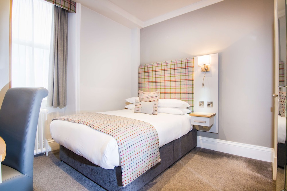 white hart hotel and apartments