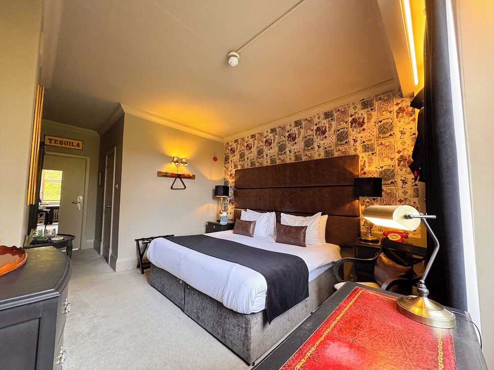 white hart hotel and apartments