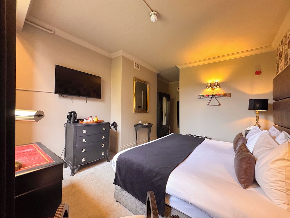 white hart hotel and apartments
