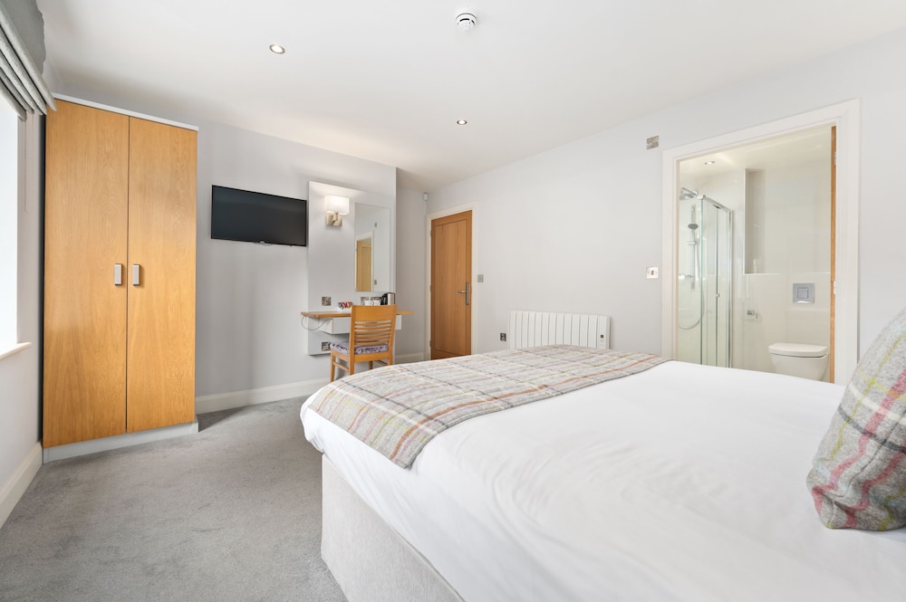 white hart hotel and apartments