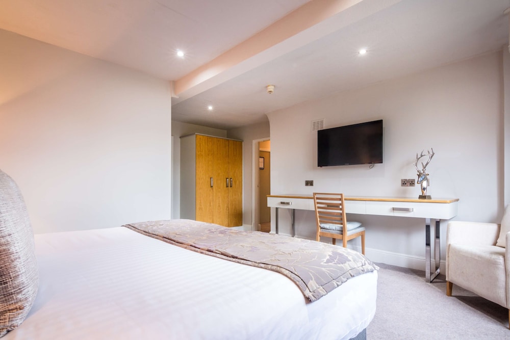 white hart hotel and apartments