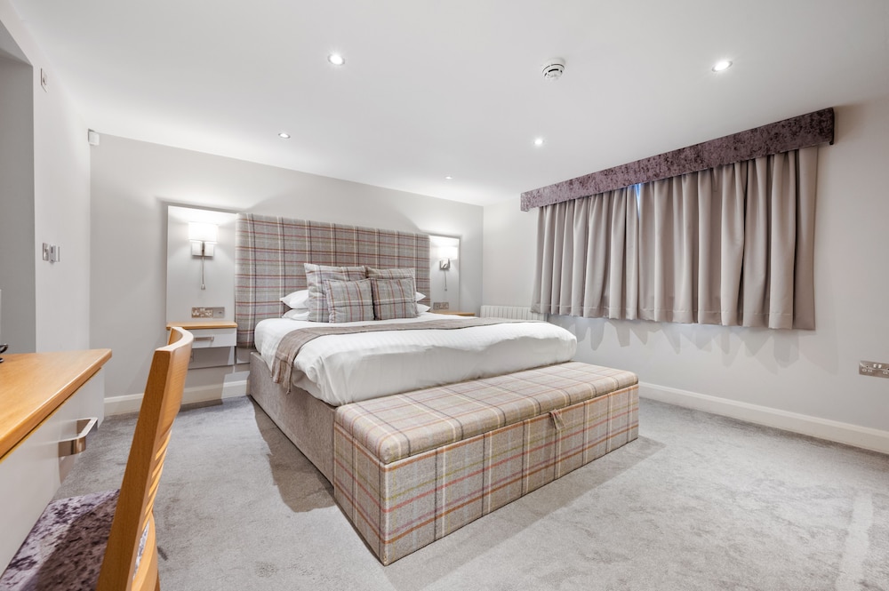 white hart hotel and apartments
