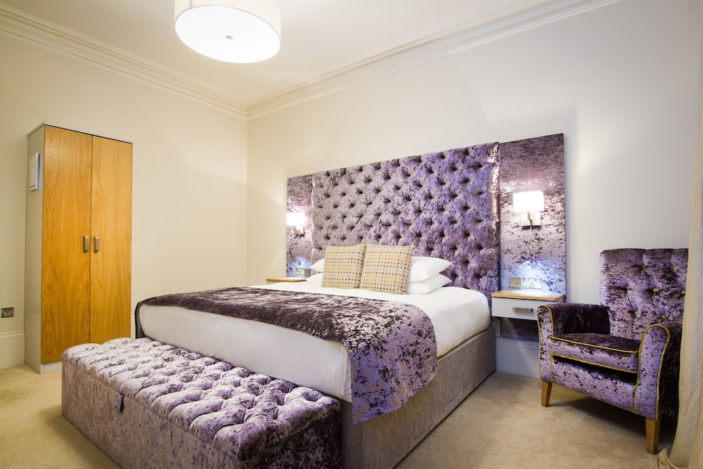 white hart hotel and apartments