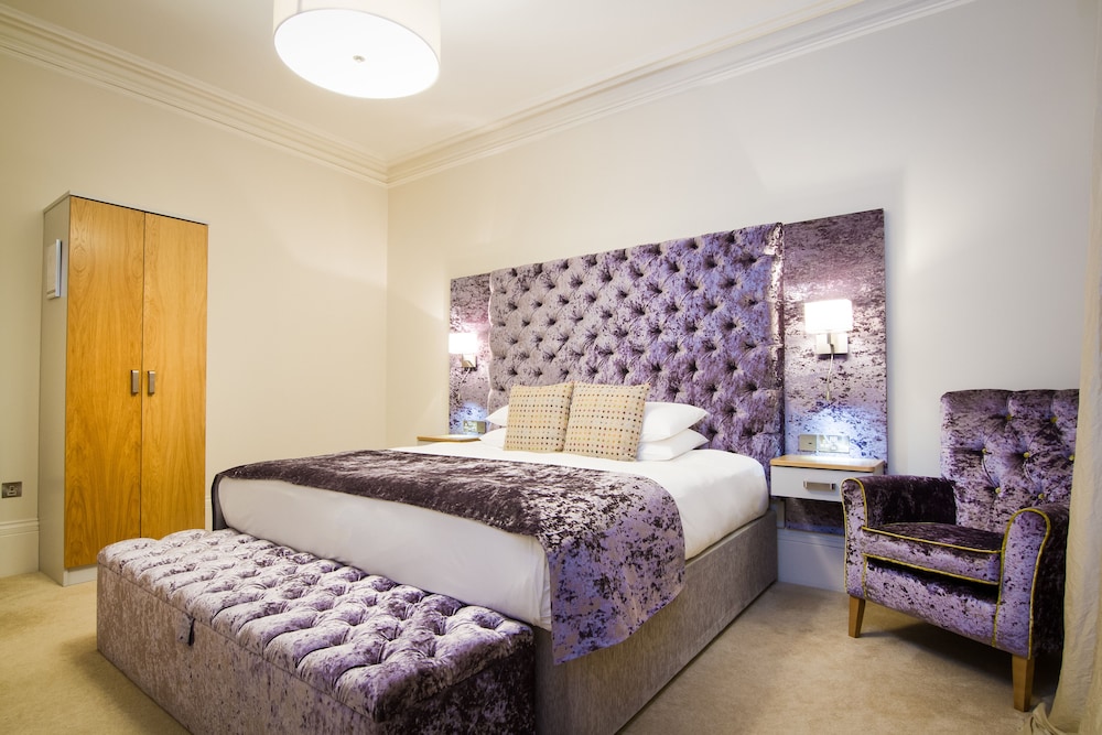 white hart hotel and apartments