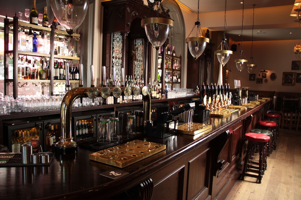 white hart hotel and apartments