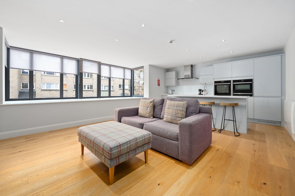 white hart hotel and apartments