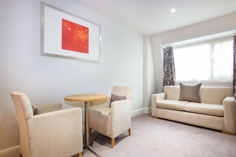white hart hotel and apartments
