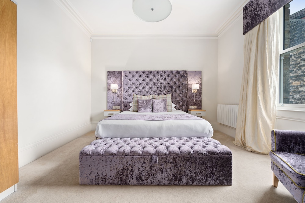 white hart hotel and apartments