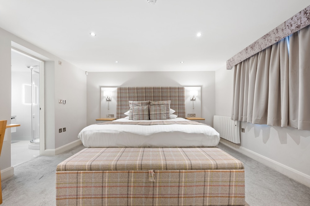 white hart hotel and apartments