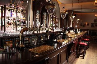 white hart hotel and apartments