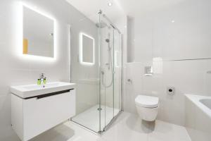 white hart hotel and apartments