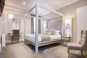 white hart hotel and apartments
