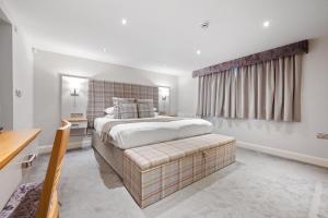 white hart hotel and apartments