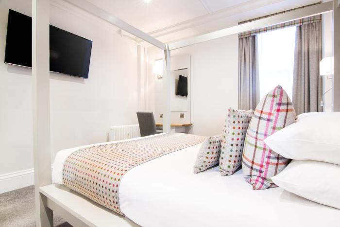 white hart hotel and apartments